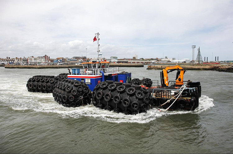 High Tensile Black Rubber Pneumatic Rubber Fender Yokohama 4.5*12.0m For Large Vessels