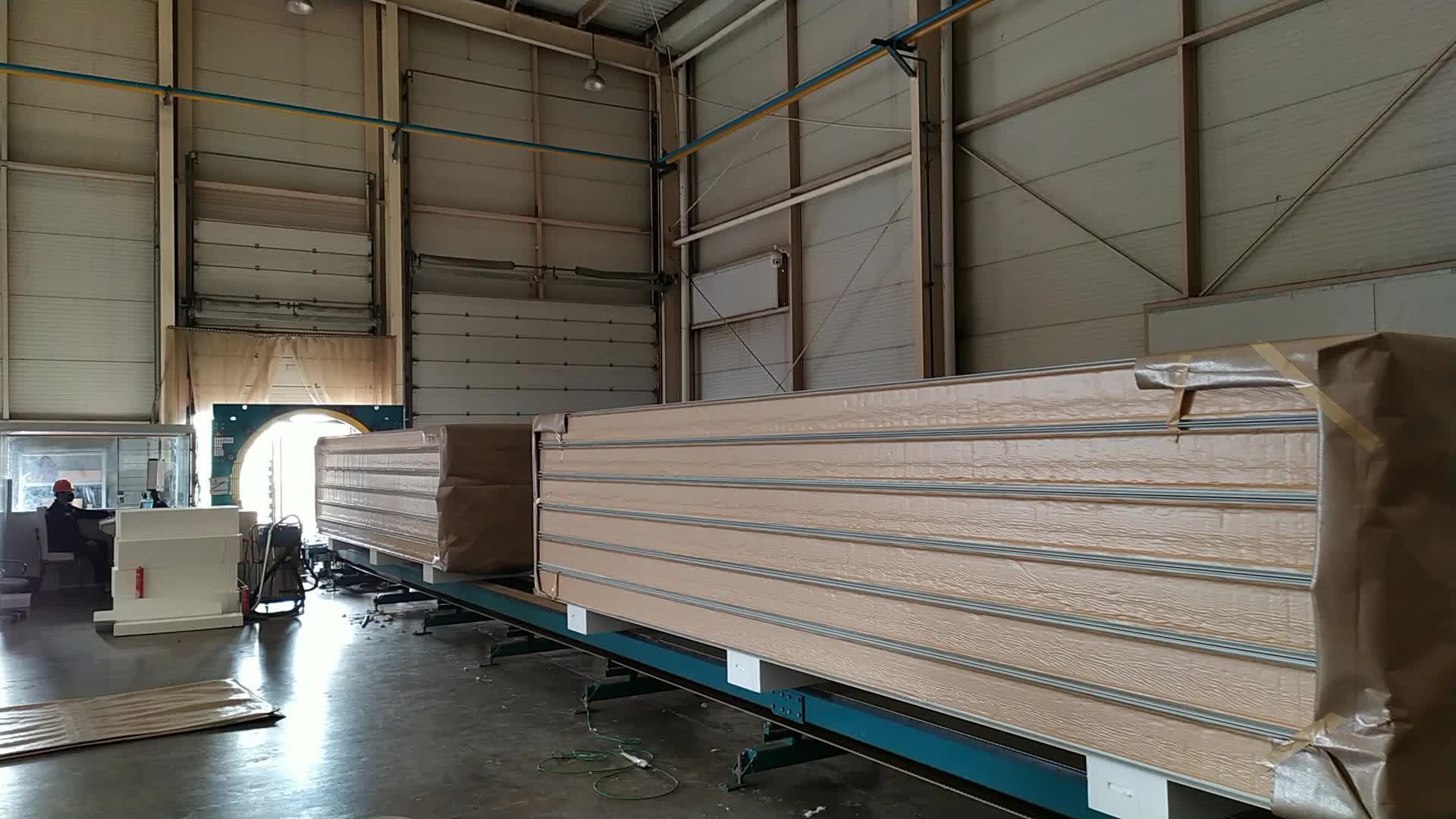 Polyurethane PU Sandwich Wall Panel Roof PPGI Sandwich Panels For Industrial Buildings