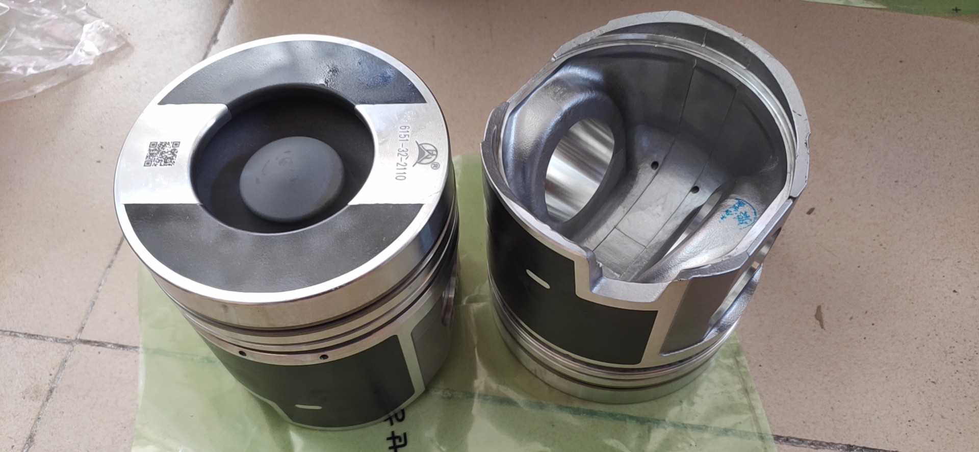 6D125-2 Komatsu Engine Parts 6151-32-2110F 66mm Piston