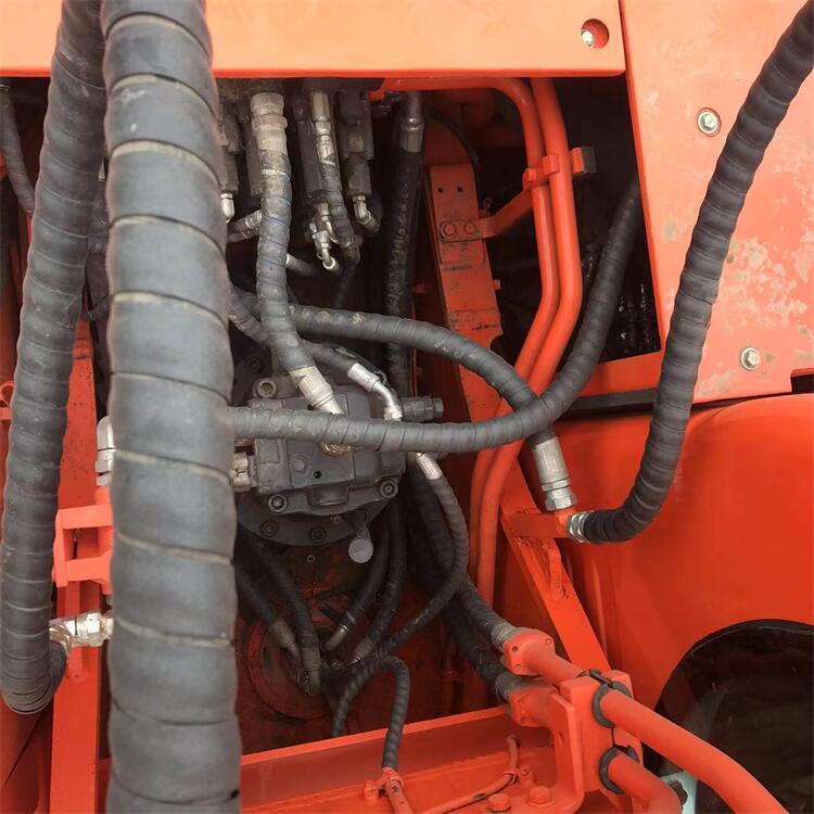 Used Doosan DX300 Excavator with 2000 Working Hours and Original Hydraulic Valve