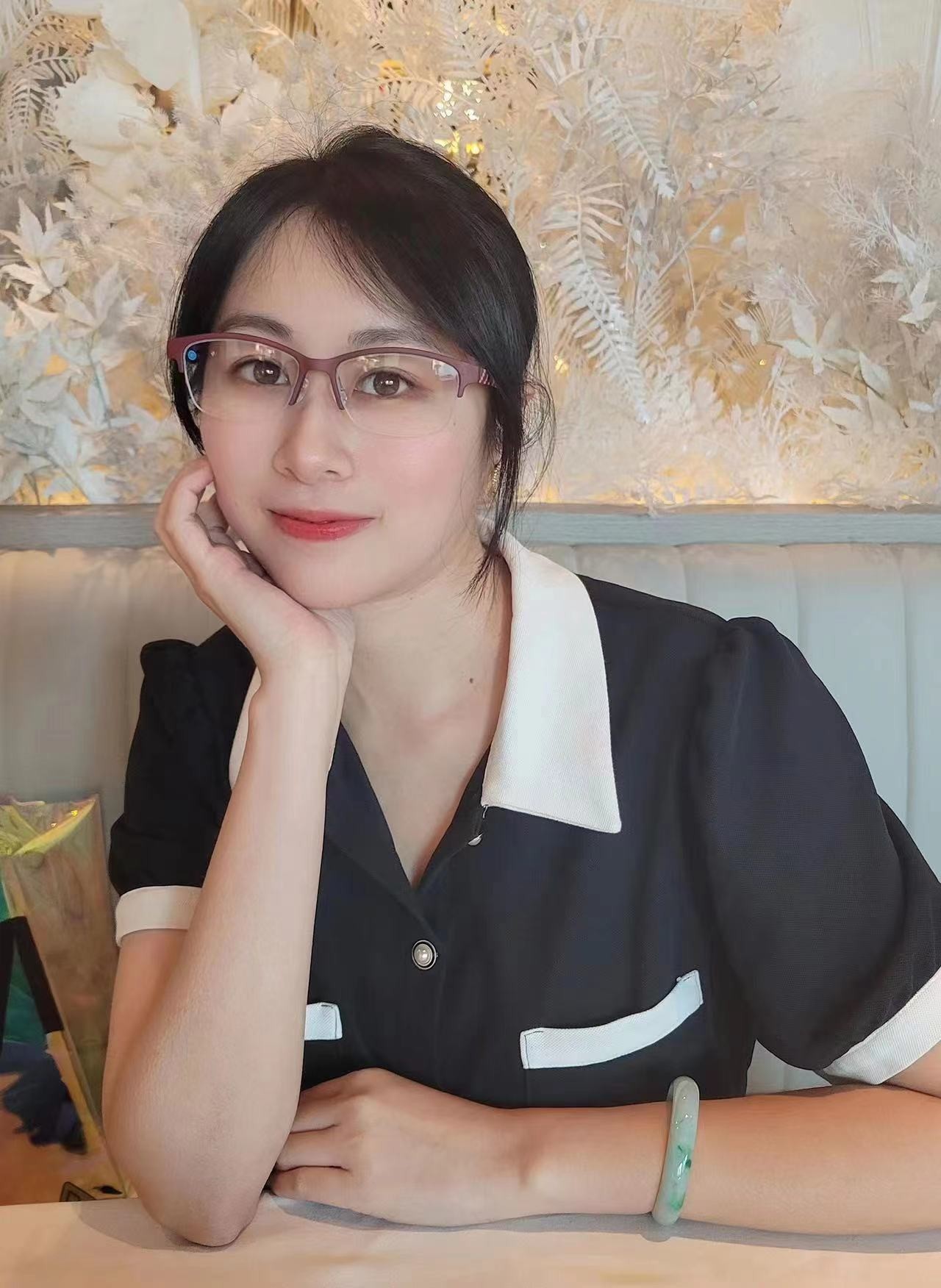 54mm Women's Titan Eye Glasses Anti Dryness Customized Packaging