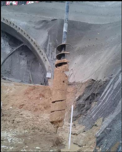 One Man Hydraulic Earth Auger Post Hole Digger Rental 0.6m Max Auger Diameter