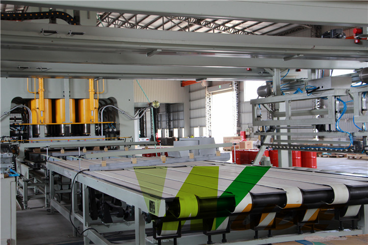 Laminate Flooring Production Line , Automatic Paper Laminating Machine Hot Press