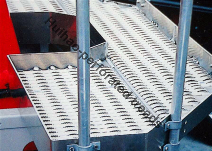 3 Holes 13-3/4" Width Perforated Grip Strut Stair Treads For Walkway Platform