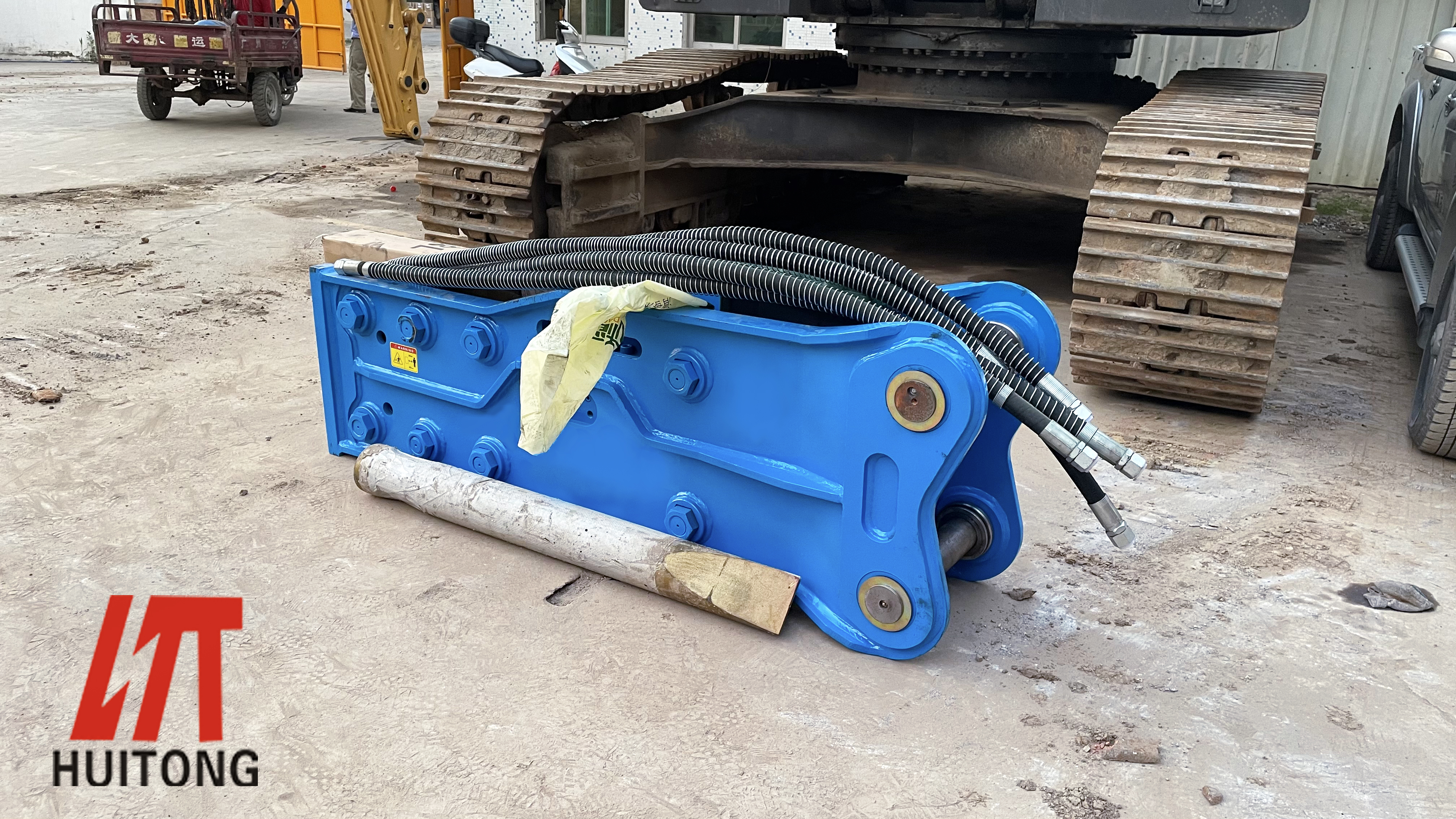 Cumulator Hydraulic Breaker Jack Hammer Chisel For Excavator CX240 CX260