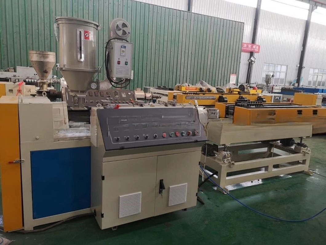 Plastic Pipe Extrusion Machine / Plastic Extruder / PP PE PA Single Corrugated Pipe Line