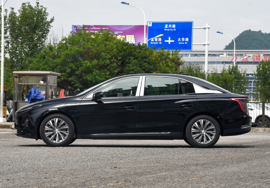 Hongqi Electric EV Car 140Kw 5 Seat Electric Car Front Wheel Drive Black