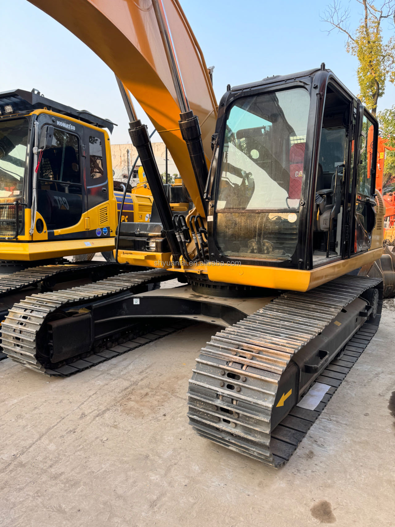 CAT320D2 Second-Hand Excavator with and High Work Efficiency in Good Condition Ready