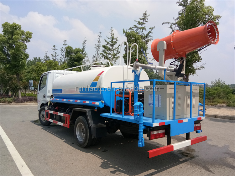 Made in hubei factory dongfeng cheap 4000 liters water tank truck with 20m water cannon
