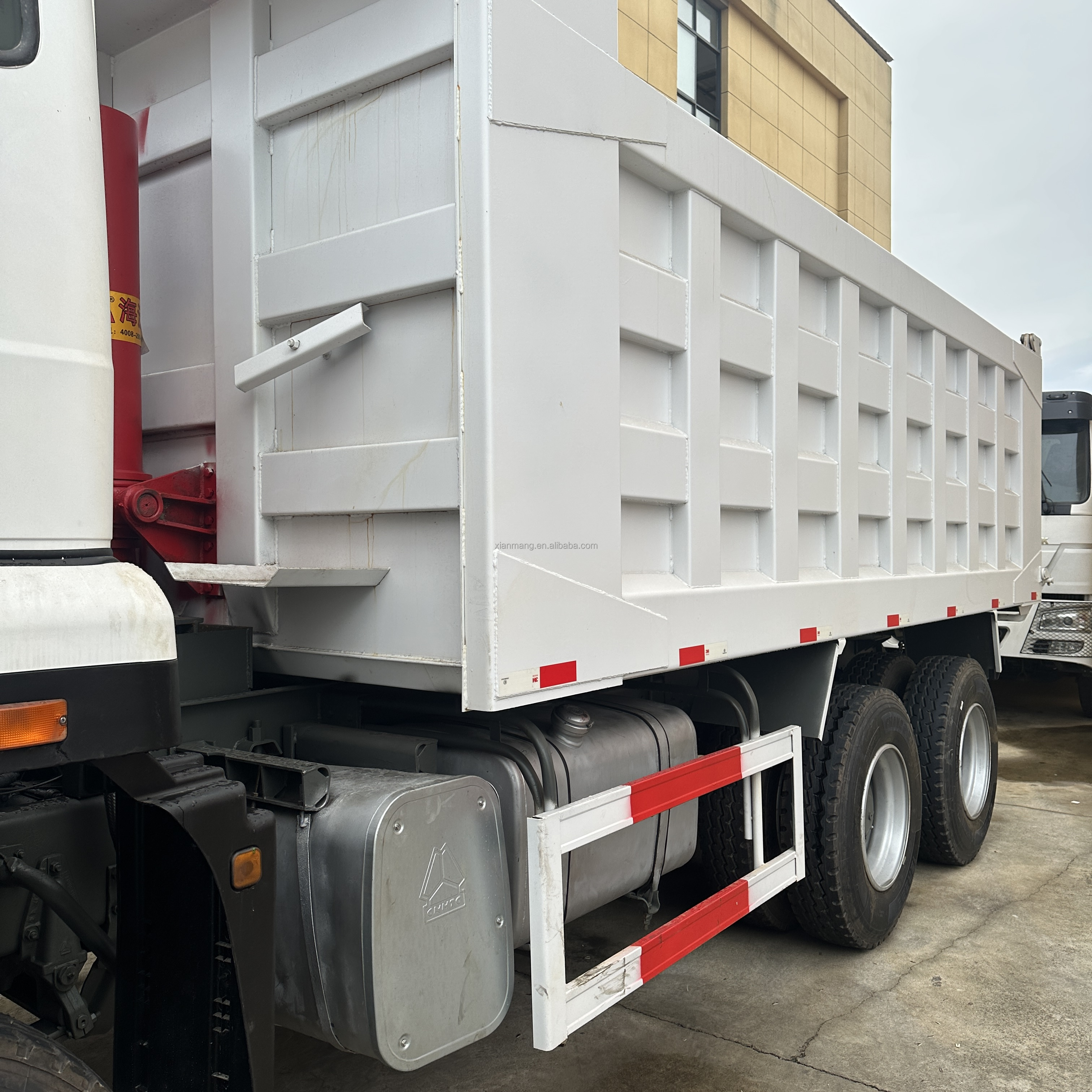 Second Hand SINOTRUCK HOHAN Tipper Dump Truck 6x4 8x4 10 12 Wheeler LHD RHD HOWO NX Used Dumper Truck with WEICHAI Engine