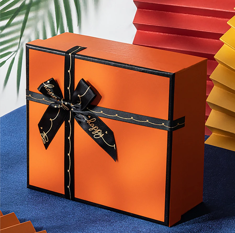 Custom Gift Packaging Box With Golden Logo for T Shirt Clothing and Scarf