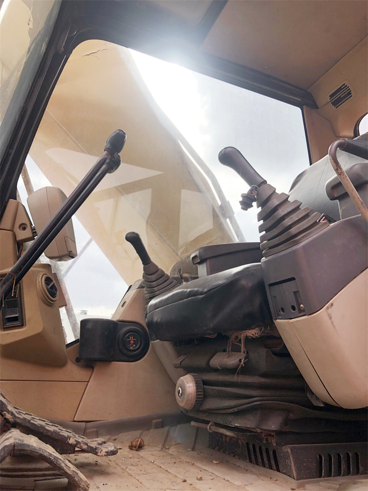 182 KW Good Condition Made in Japan Earth-Moving Machinery 30 Ton Cat 330C Used Excavator in Shanghai