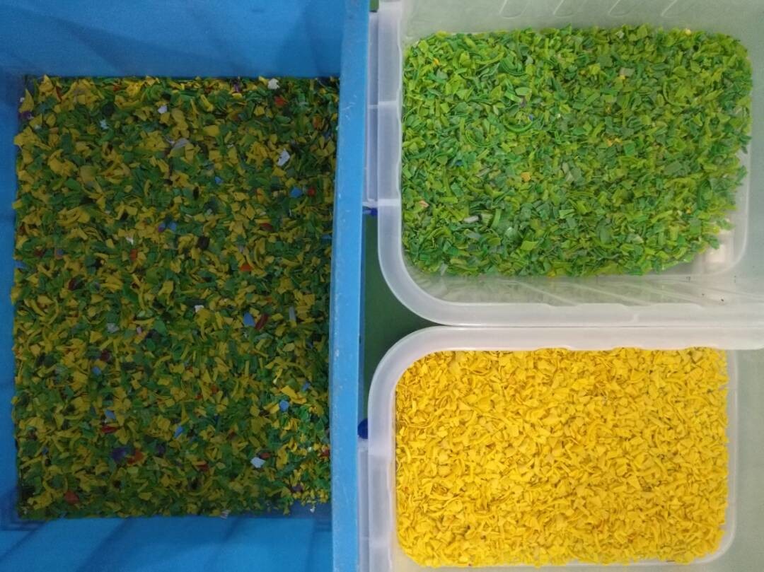 Bottle Cap Flakes Plastic Color Sorting Machine With Metal Ejector