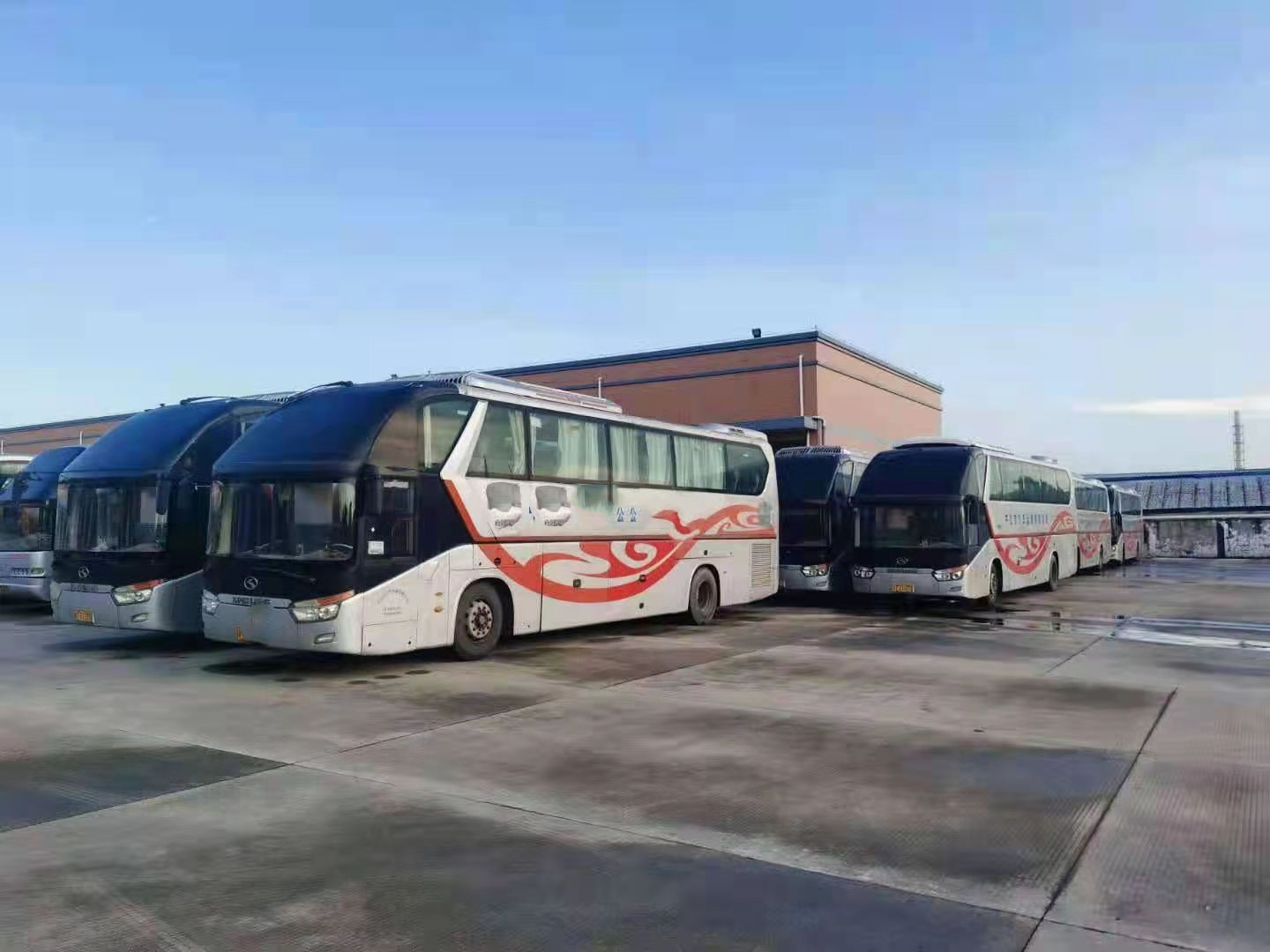 Used Kinglong Bus 55 Seats Double Windshield Used Tour Bus Low Kilometer Airbag Chassis