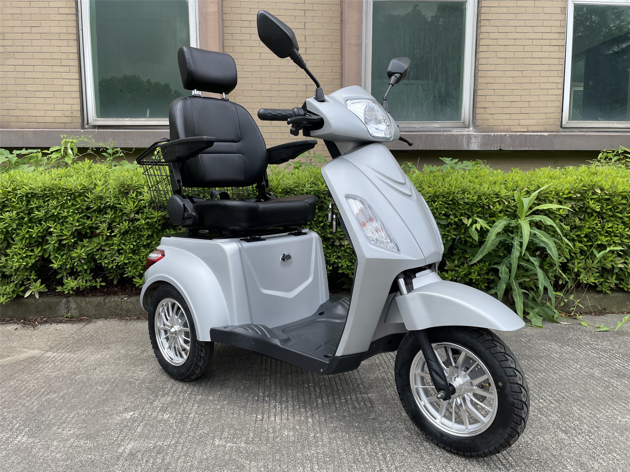 48V 500W 3 Wheel Electric Mobility Scooters With Seat TUV CE EMC Certificated