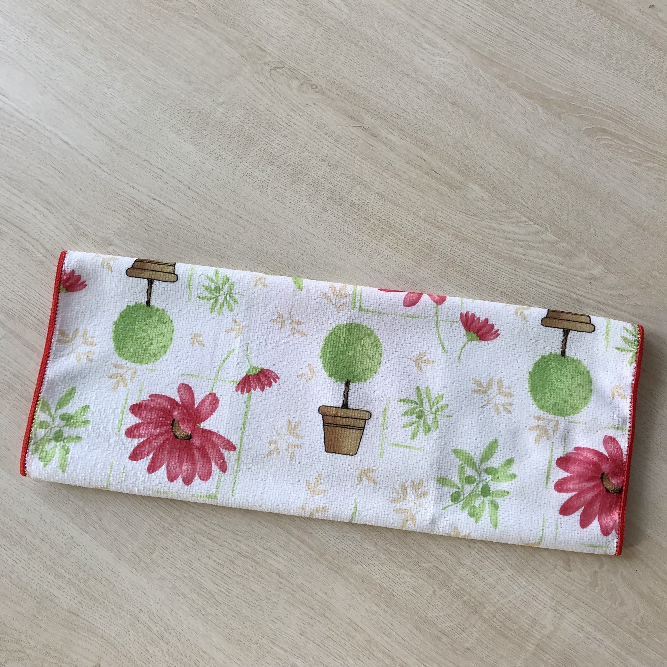 Single size printed polular microfiber dry water wipes OEM supplier easy washing and dry