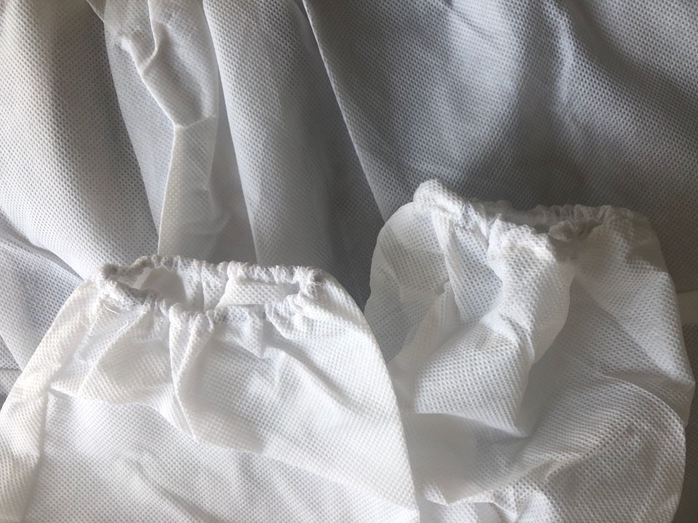 Lightweight Adult Disposable Isolation Gown For Hospital Staff