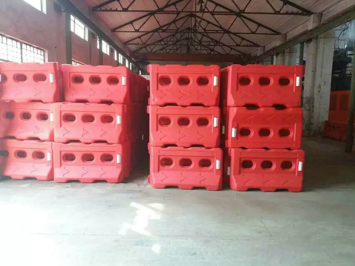 Large Drums Roadblock Extrusion Blow Moulding Machine