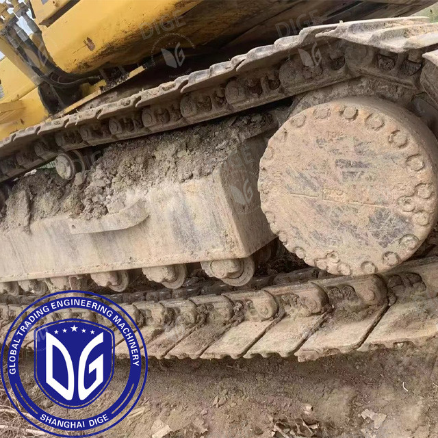 Reliable Performance USED PC220-8 Excavator With Advanced Transmission System