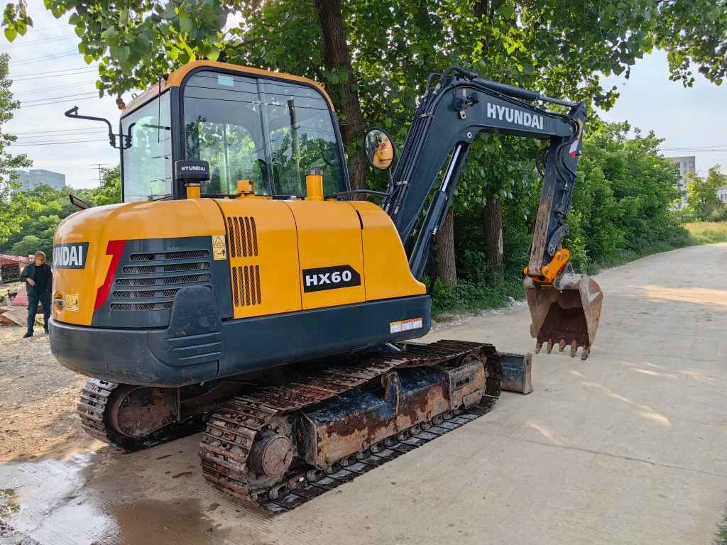 Small Used Excavator Hyundai HX60 Excavator with 0.21m³ Bucket 36.2KW Used Construction Machine