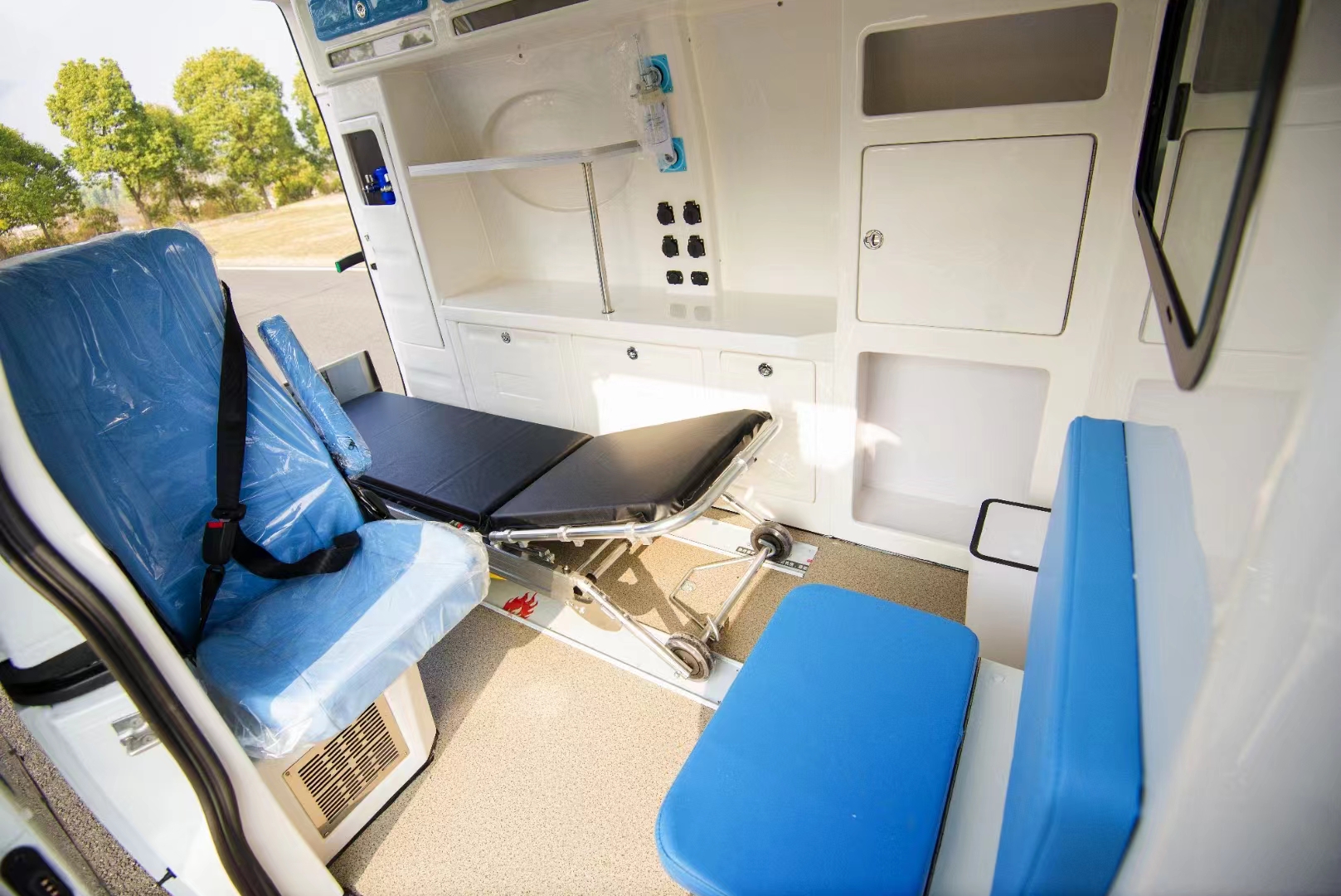 Ambulance Ambulance 2.2T Diesel Manual Transmission 6/7/8 Seats