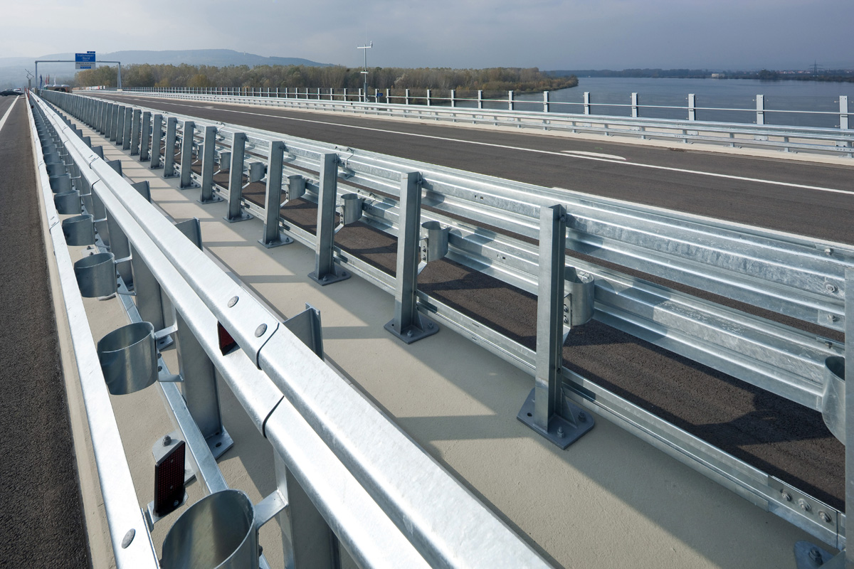 Road Traffic Safe Highway Guardrail Spacer and Posts for Anti-corrosion Road Safety