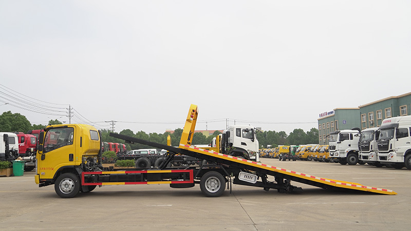 HOWO 4x2 Emergency Recovery Truck with 21m Steel Cable, ABS Brakes, 5.6m Anti-Slip Platform