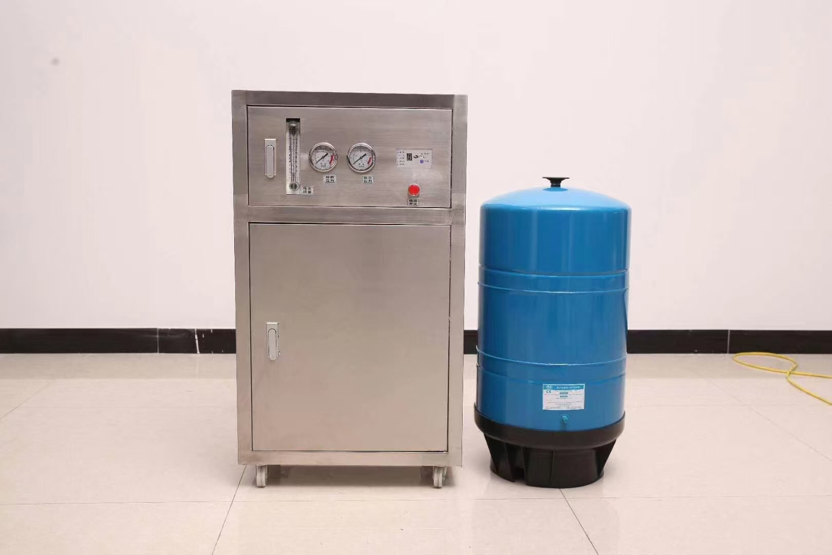 Customized Voltage 500l/H Salty Water To Pure Water Treatment Purify Automatic Operation