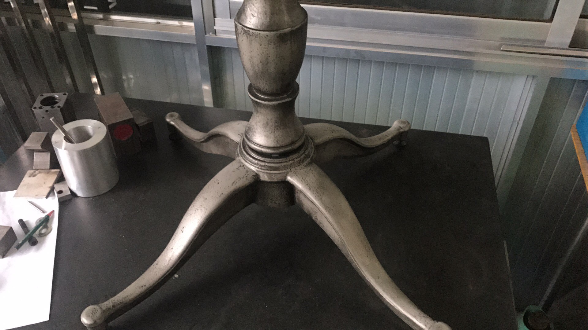 CC04 Cast Iron Column Table Base 1000 Series Vintage Table Legs ISO 9001 Certified