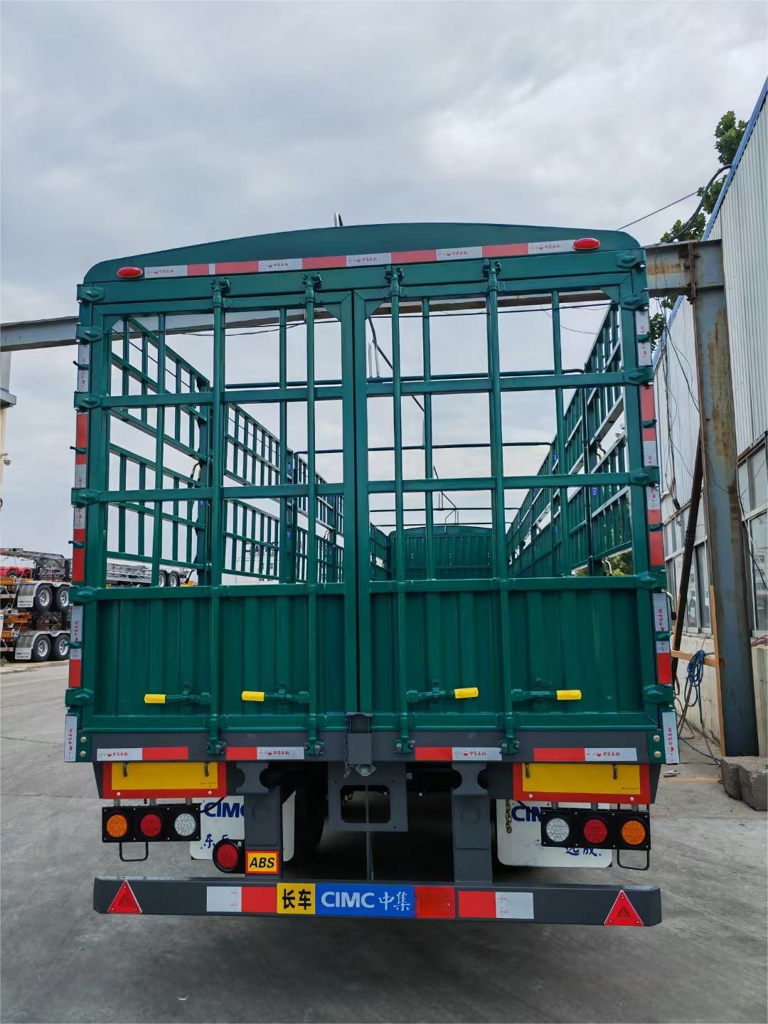 CIMC 2 3 4 Axles 30 50 60 ton Side Wall Bulk Livestock and Vegetables Transport Fence Stake Cargo Semi Truck Trailer