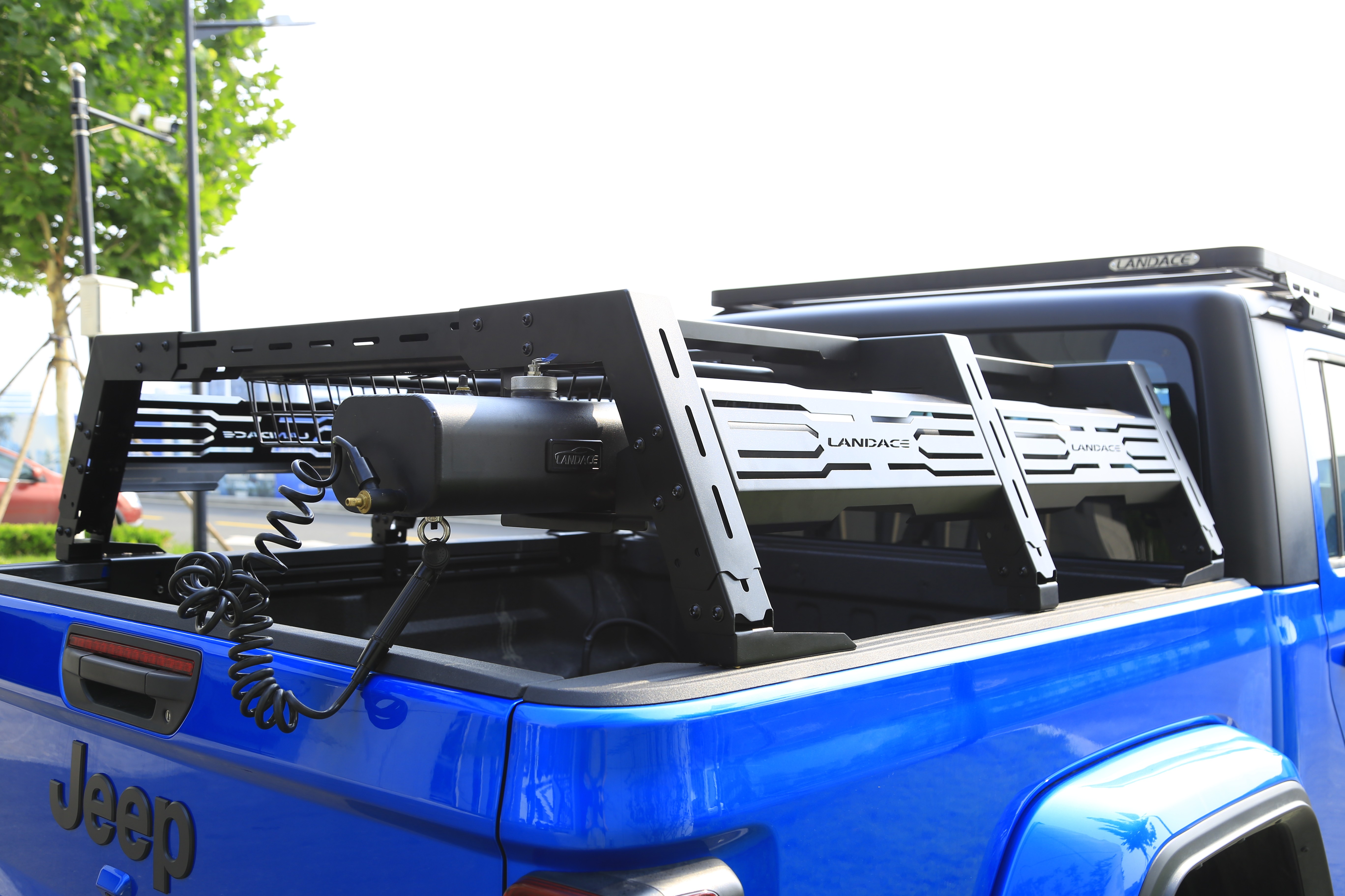 26L/36L Aluminum Alloy Pressurized Road Shower Solar Road Shower for Off Road Camping