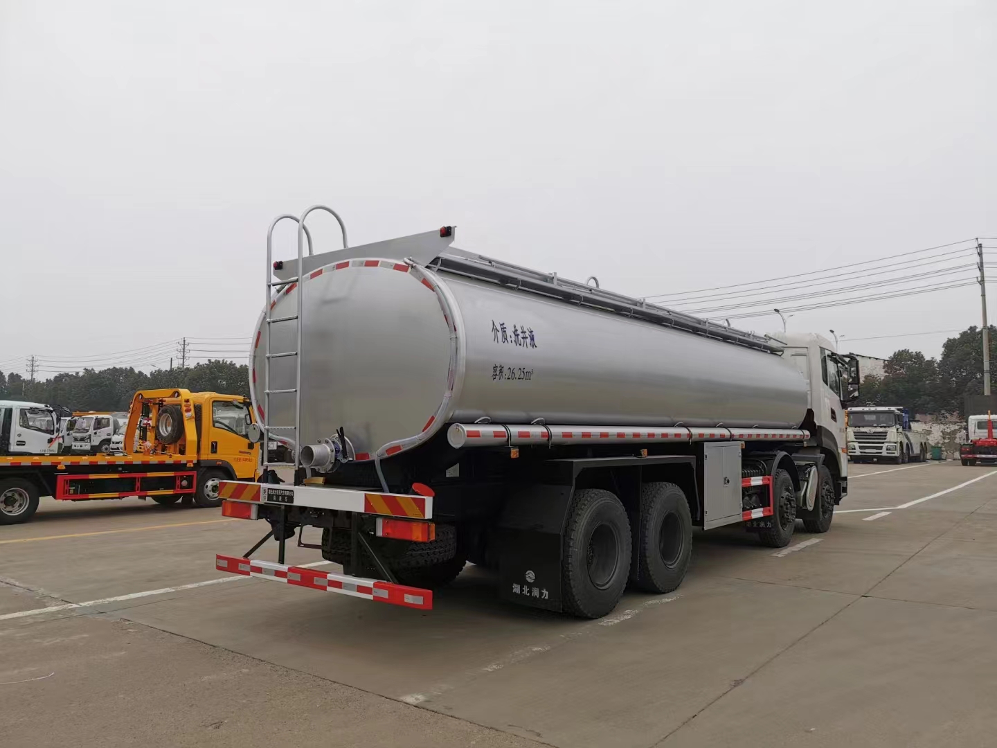 HOWO 6x4 20cbm 30000 Liters Oil Tank Truck Heavy Duty Fuel Delivery Truck