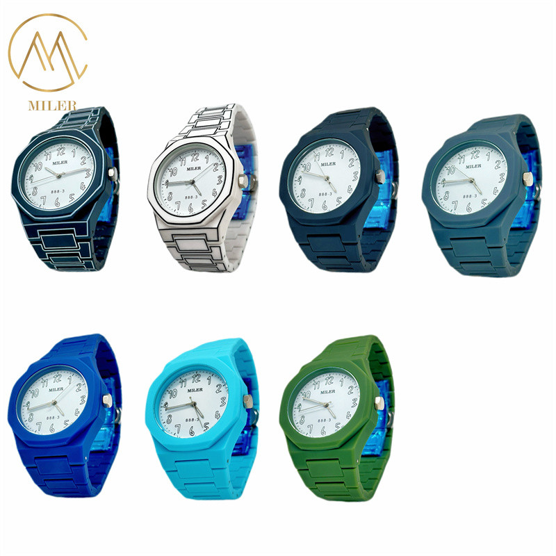 30 Meters Water Resistance and Quartz Movement Quartz Watch