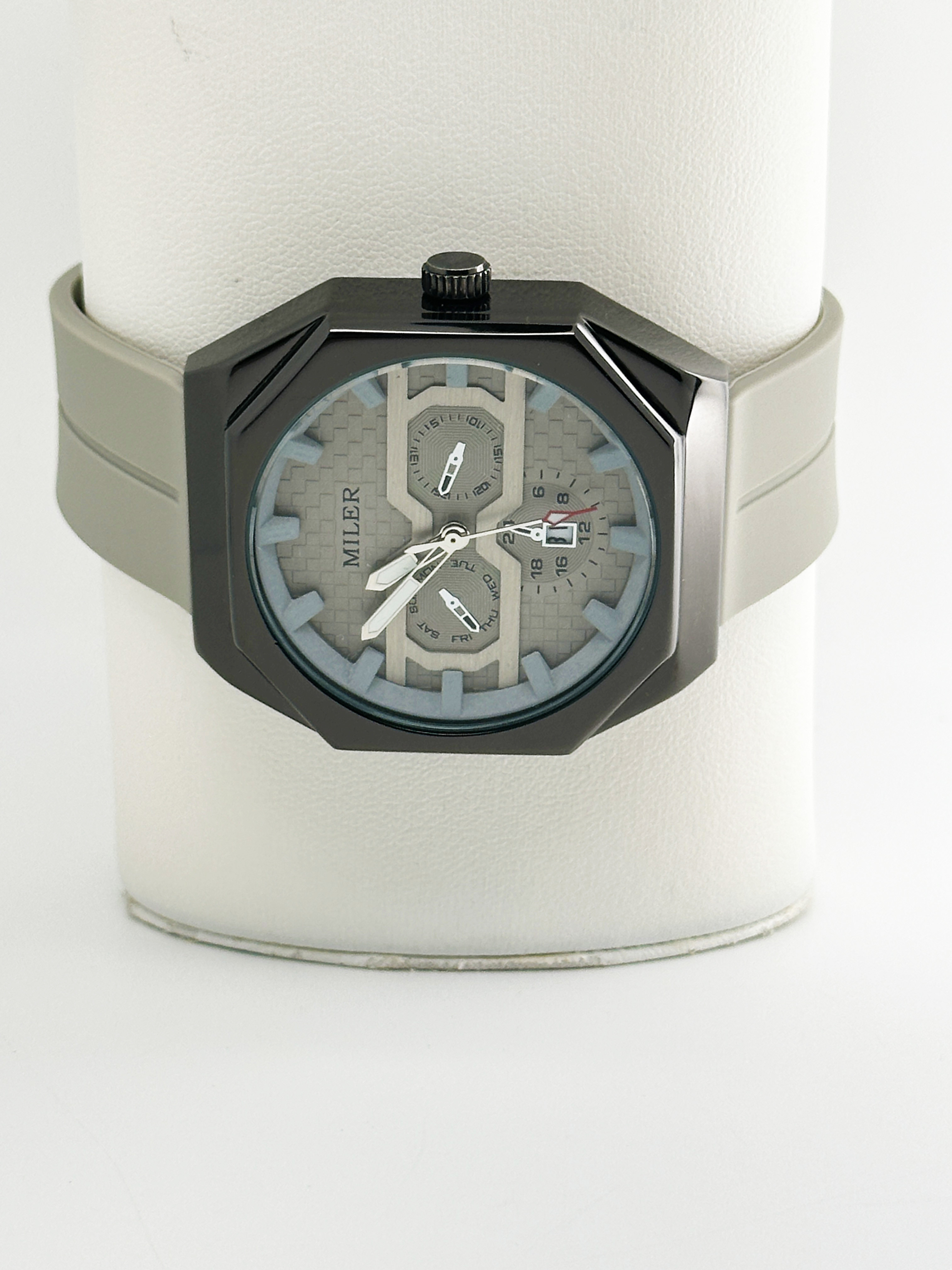 Casual Men's quartz Watches Minimalist Stick Needle Scale Three Eye Six Needle Waterproof men's quartz Watch