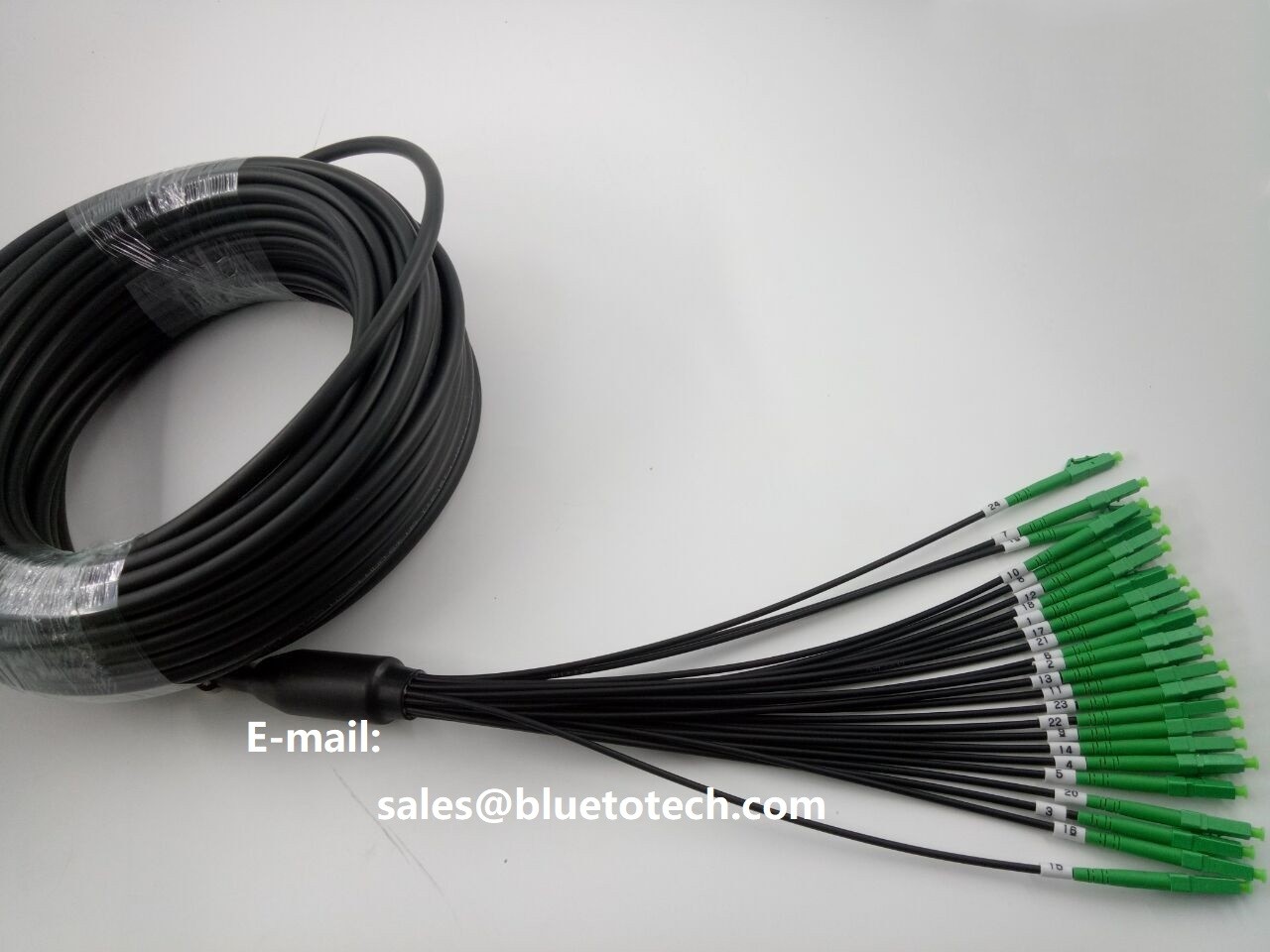 Flexbile Fiber Optic Patch Cord LC Uniboot Armoured Optical Fiber Cable 12 Core