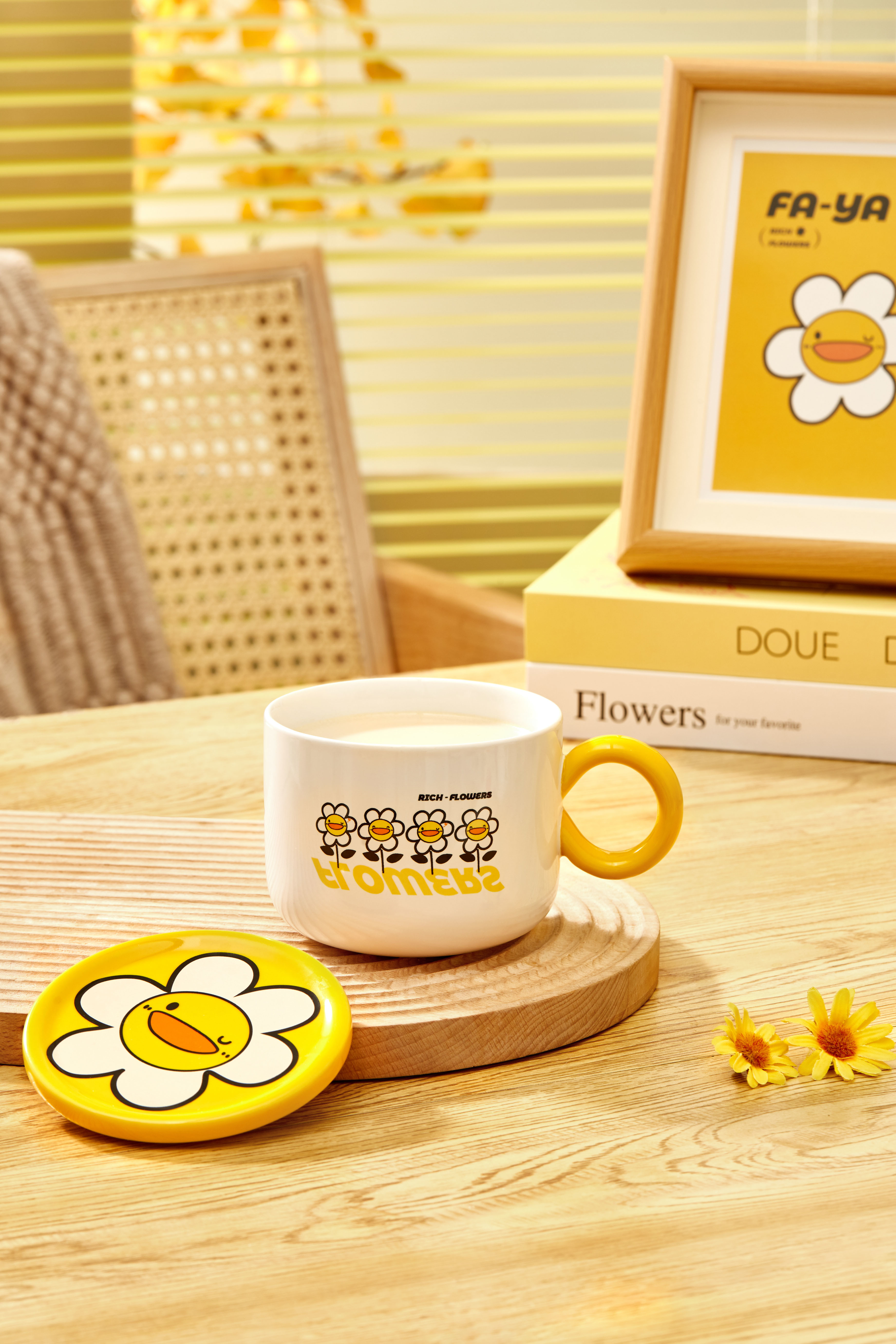 Wholesale Mugs Suitable For Couples Children Girls Use Large Capacity Ceramic Mug With Lid Office Home Creative Coffee