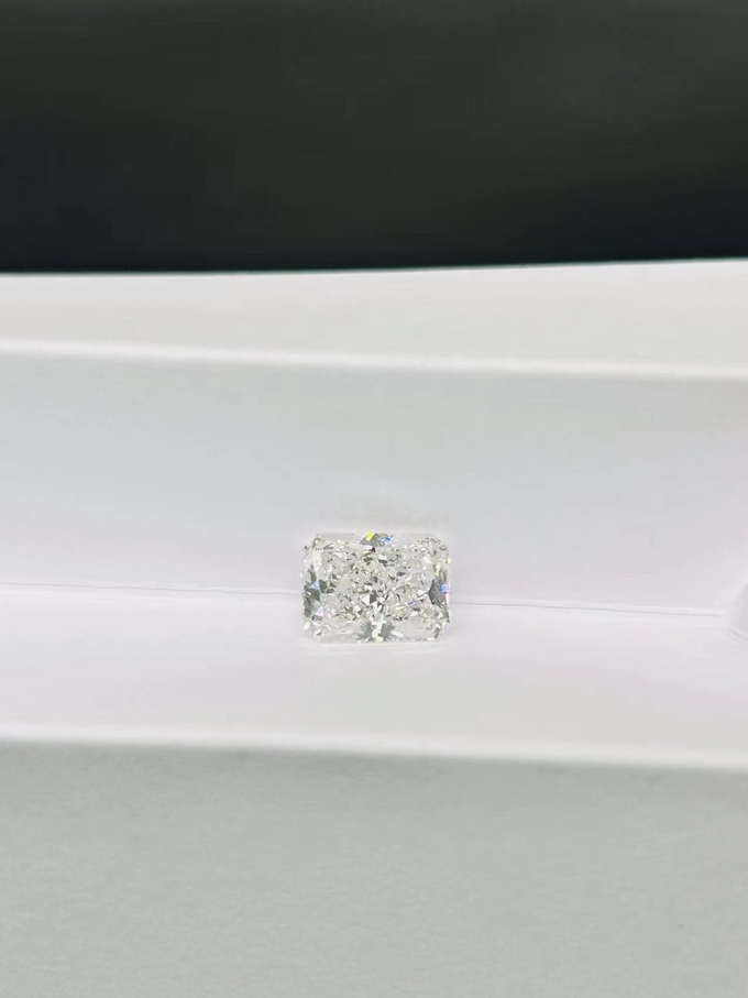 High Quality 3CT D Color VS Clarity Radiant Shape Lab CVD Diamond GIA Certified