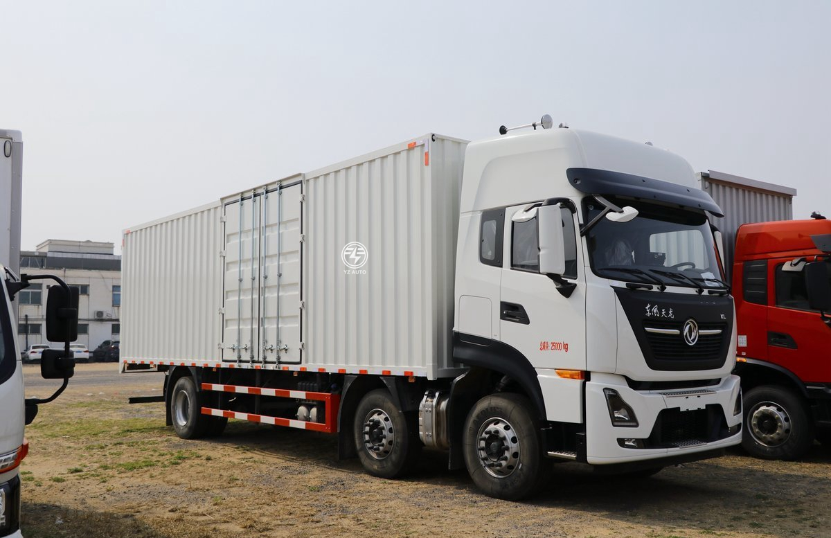 Left 6x2 Euro 5 Heavy Truck from Chinese for and Used Road Logistics Cargo Pickup