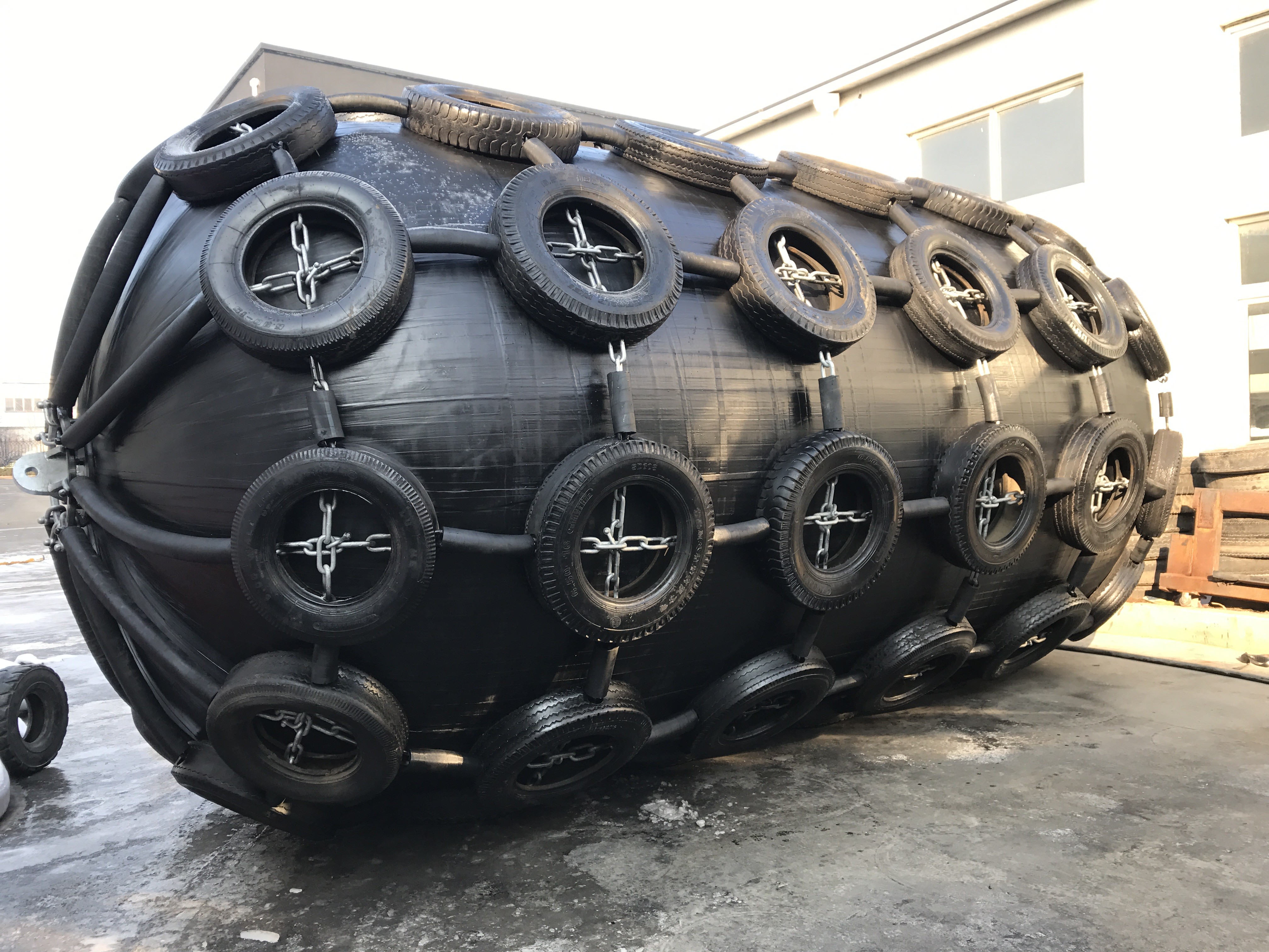 Customized Diameter And Length Pneumatic Rubber Fender With 10 Years Lifespan