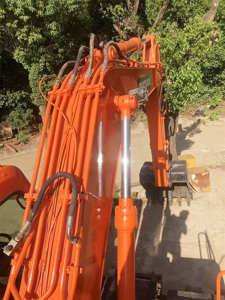 96KW Power Used Doosan DH150-7 Wheel Excavator Made in Korea Original Hydraulic Valve