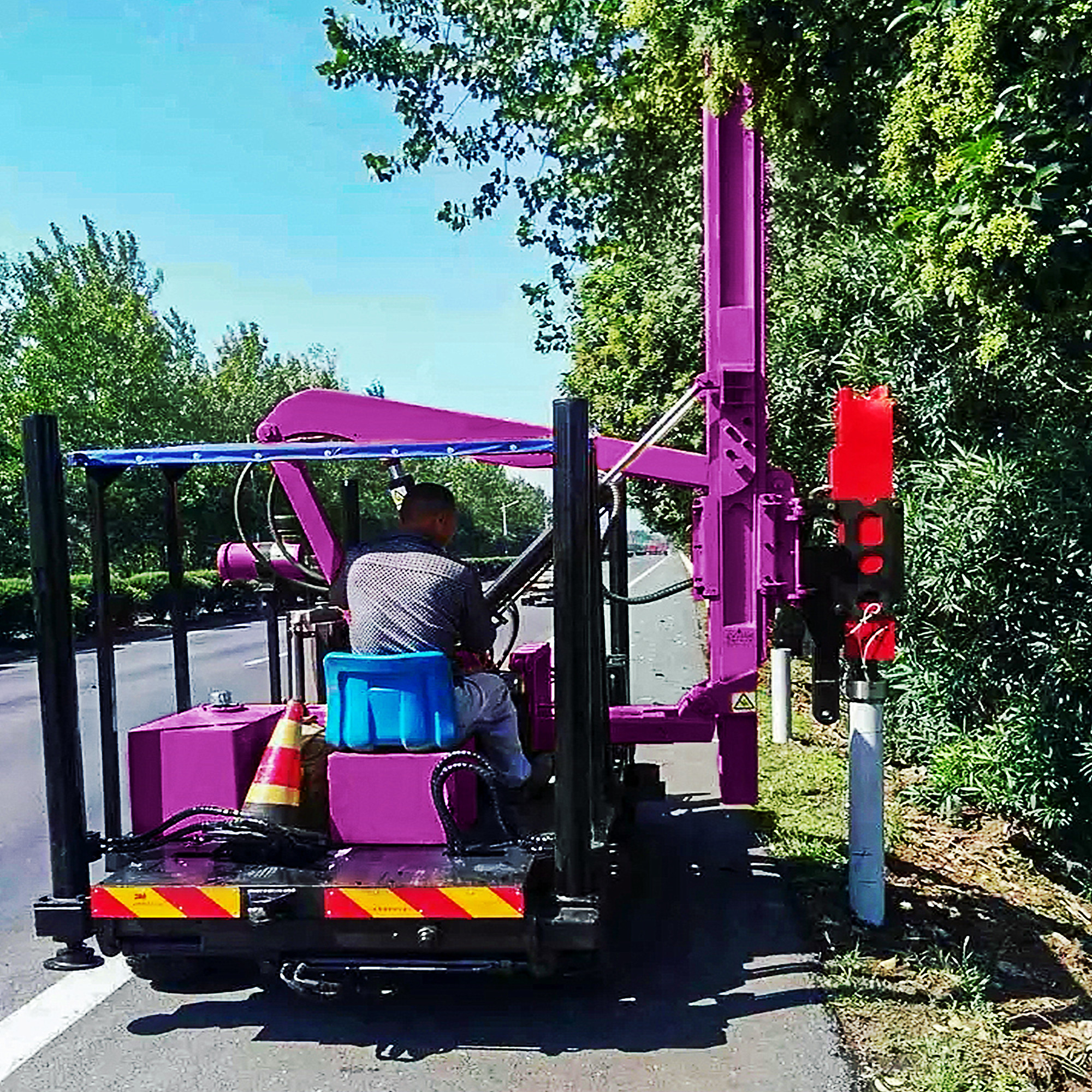 Mini Pile Driving Machine Guardrail Pile Drilling Equipment Vibration Hammer Pile Driver