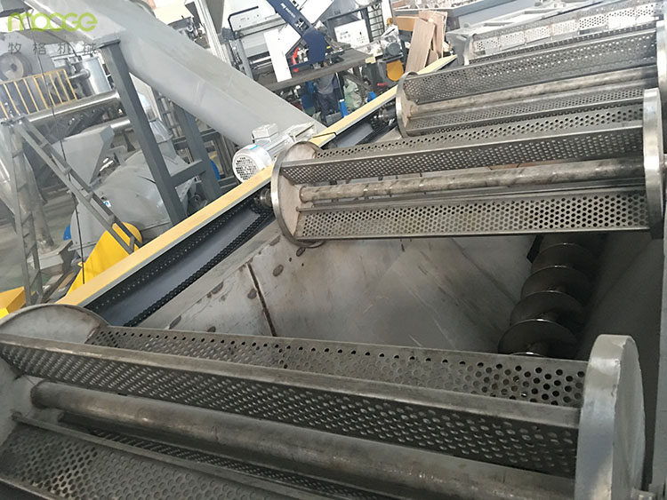 Plastic recycling sink float separating washing tank