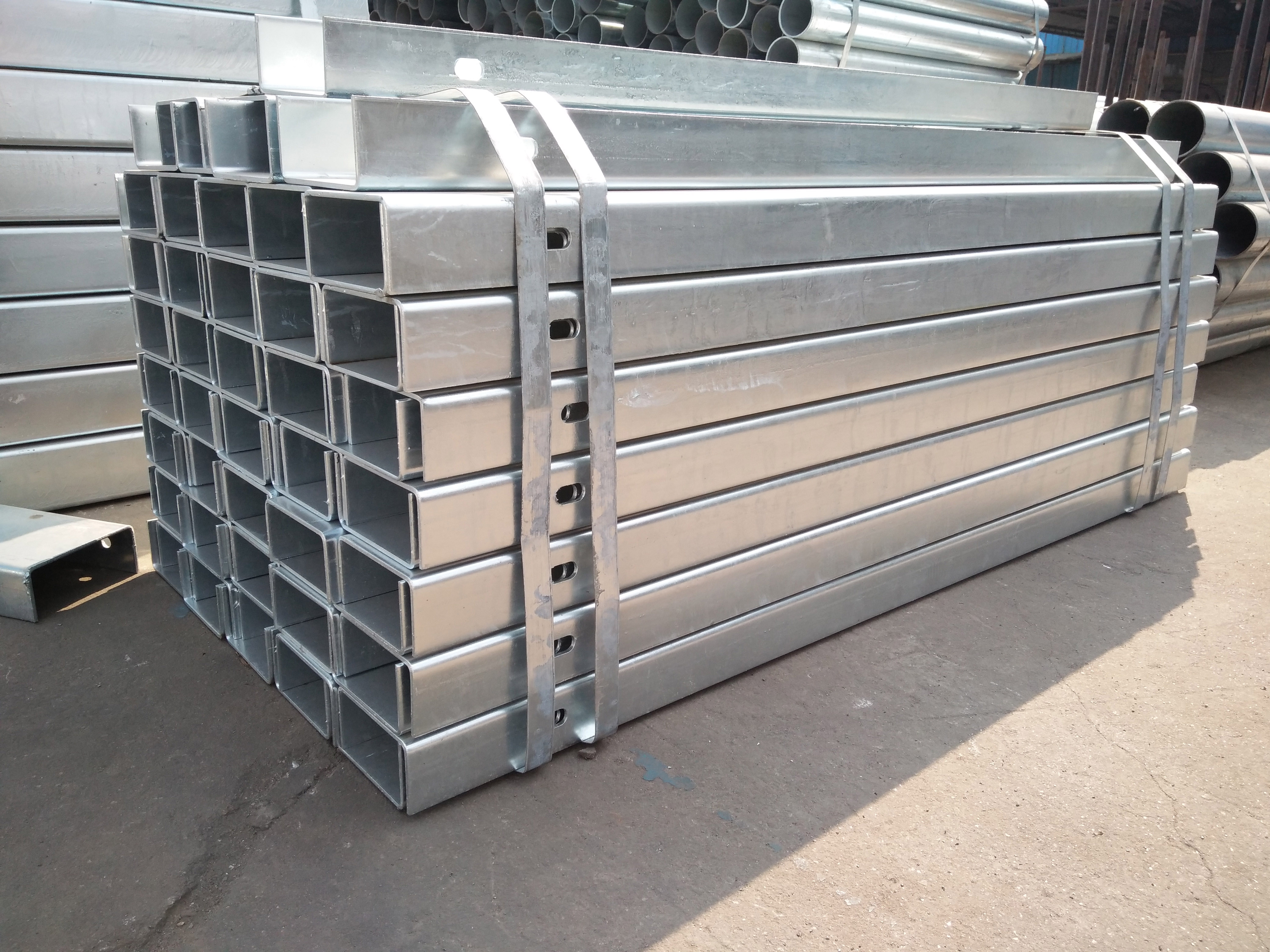 Road Traffic Safe Highway Guardrail Spacer and Posts for Anti-corrosion Road Safety