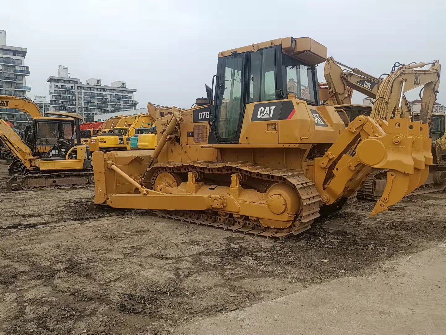 Yellow Cat Bulldozer 104KW Power Advertising Company Machine with Motor Engine Pump
