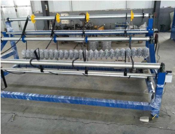 ROHS 7.5KW 4mm Chain Link Wire Mesh Welding Machine 100mm Hole Size