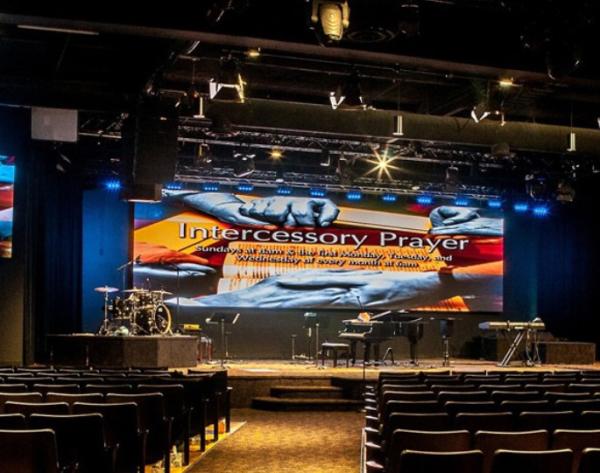 Brightness 1000cd/m2 Indoor Led Advertising Screen 1R1G1B 2.5mm Pixels Full