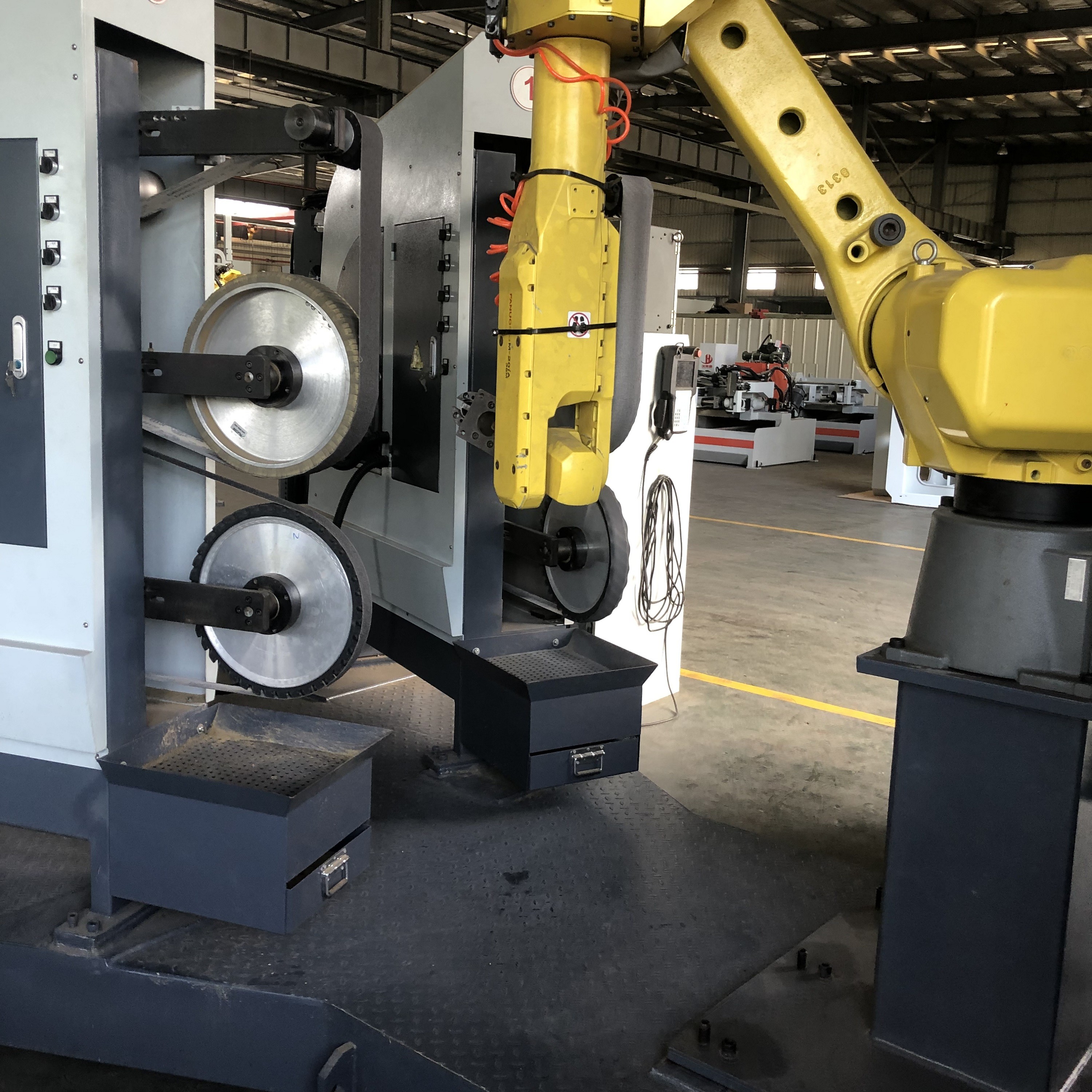 Automatic Metal Surface Polishing Machine Robot Cell For Sanitary Ware