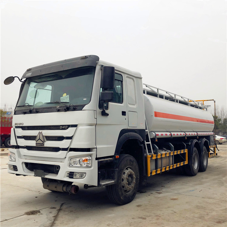 Sinotruk 20m3 Oil Delivery Truck 6*4 6000 Gallon Fuel Truck For Sale