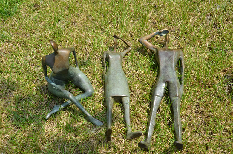 Cast bronze monument "The Travellers"