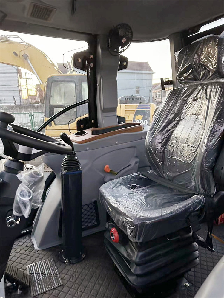 Get Your Hands on a 75 KW Caterpillar Retroexcavadora CAT 420F for Construction Works